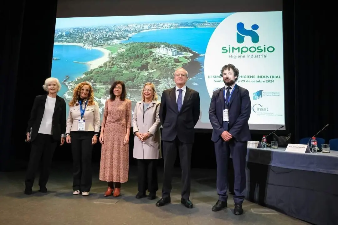 10:00 horas. Palacio de La Magdalena. El consejero de Industria, Empleo, Innovaci&oacute;n y Comercio, Eduardo Arasti, inaugura el III Simposio de Higiene Industrial. 28 de octubre de 2024 &copy; Ra&uacute;l Lucio