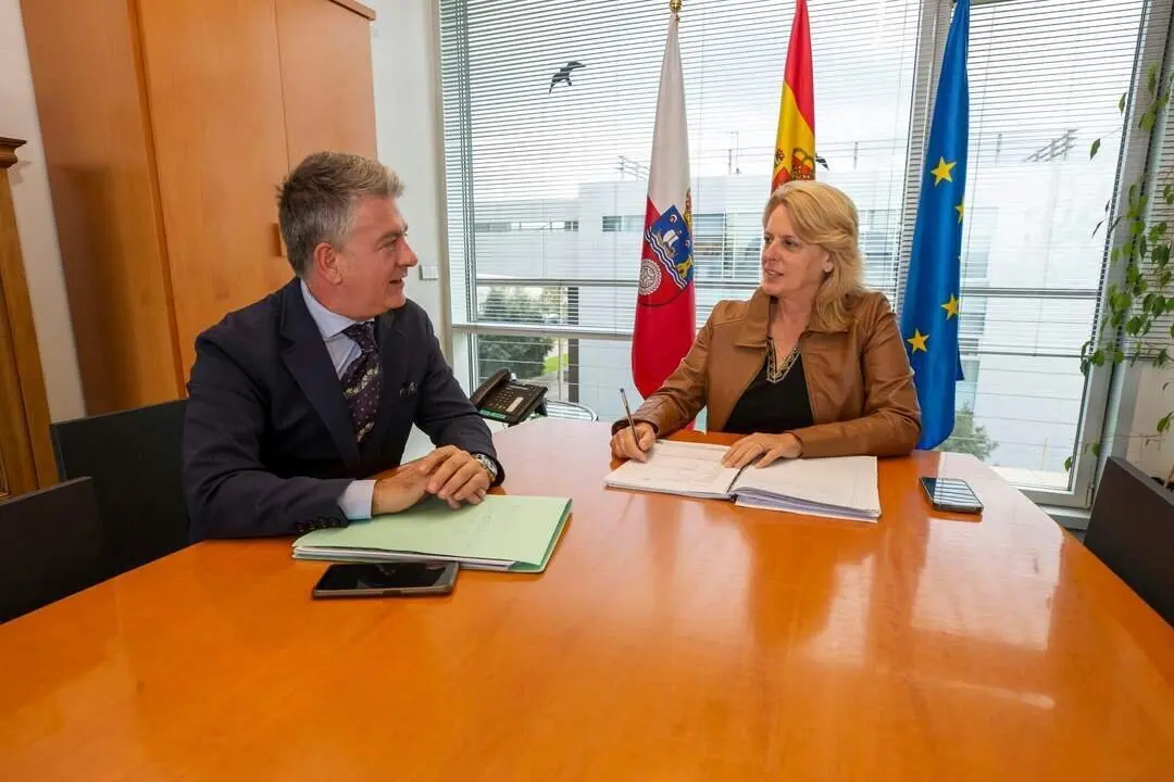 09.00 horas. Despacho de la consejera

La consejera de Desarrollo Rural, Ganader&iacute;a, Pesca y Alimentaci&oacute;n, Mar&iacute;a Jes&uacute;s Susinos, se re&uacute;ne con el alcalde de Selaya, C&aacute;ndido Cobo.
 30 OCT 24 &copy; Miguel De la Parra