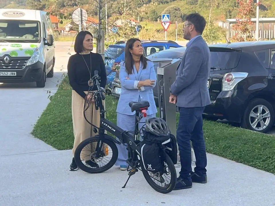 11:00 horas. IES La Marina. C/Jos&eacute; Hierro, s/n, Santa Cruz de Bezana, Cantabria

La consejera de Inclusi&oacute;n Social, Juventud, Familias e Igualdad, Bego&ntilde;a G&oacute;mez del R&iacute;o, visita el programa Renobike.