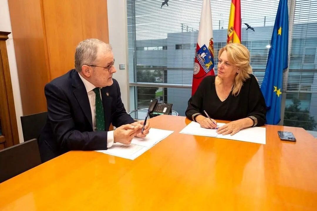 09:00 horas. Despacho de la consejera
La consejera de Desarrollo Rural, Ganader&iacute;a, Pesca y Alimentaci&oacute;n, Mar&iacute;a Jes&uacute;s
Susinos, se re&uacute;ne con el rector de la Universidad de Cantabria, &Aacute;ngel Pazos. 11 oct 2024 &copy; Miguel de la Parra