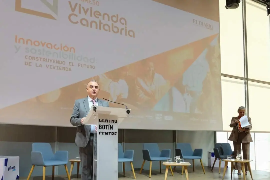 09:30 horas. Centro Bot&iacute;n. El consejero de Fomento, Vivienda, Ordenaci&oacute;n del Territorio y Medio Ambiente, Roberto Media, participa en el Congreso Vivienda Cantabria, organizado por El Diario Monta&ntilde;&eacute;s. 15 de noviembre de 2024 &copy; Ra&uacute;l Lucio