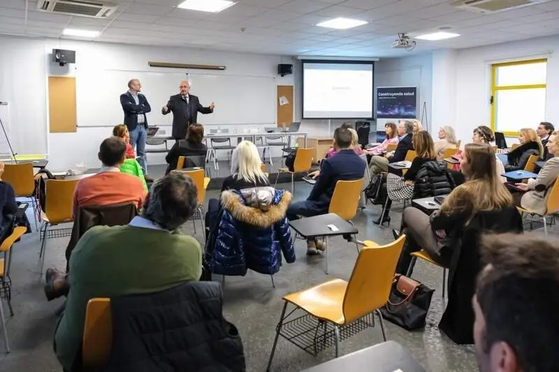08:30 horas. Campus de Las Llamas UIMP. Aula Emilio Alarcos. El consejero de Salud, C&eacute;sar Pascual, inaugura la jornada participativa &lsquo;Construyendo salud&rsquo;. 15 de noviembre de 2024 &copy; Ra&uacute;l Lucio
