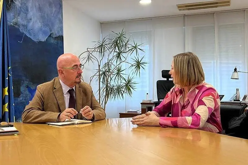 13:00 horas. Despacho del consejero

El consejero de Salud, C&eacute;sar Pascual, recibe a la alcaldesa de Emtrambasaguas, Gloria Sierra.