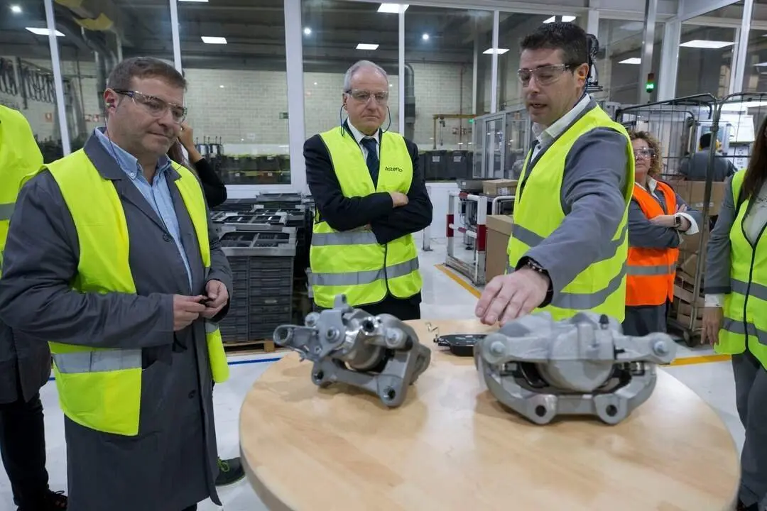 12:15 horas. Pasaje de la Ag&uuml;era, s/n
 
El consejero de Industria, Empleo, Innovaci&oacute;n y Comercio, Eduardo Arasti, visita la planta Hitachi Astemo Buelna. 29 NOV 24 &copy;&nbsp;Miguel De la Parra