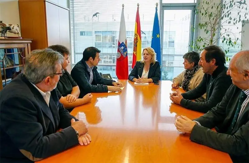 La consejera de Desarrollo Rural, Ganader&iacute;a, Pesca y Alimentaci&oacute;n, Mar&iacute;a Jes&uacute;s Susinos, recibe al alcalde de Valdeprado del R&iacute;o, Jaime Soto.
25 NOV 24