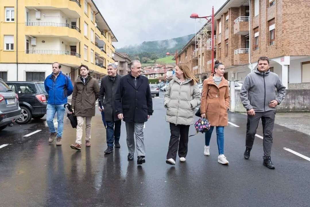 11:00 horas. Avd. de Eauze, 2. Ampuero. El consejero de Fomento, Vivienda, Ordenaci&oacute;n del Territorio y Medio Ambiente, Roberto Media, inaugura varias obras en Ampuero. 10 de diciembre de 2024 &copy; Ra&uacute;l Lucio