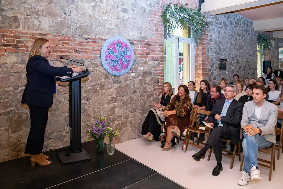 18:30 horas. Espacio en Blanco. Calle Cuesta del Hospital, 5. Santander

Las consejeras de Presidencia, Justicia, Seguridad y Simplificaci&oacute;n Administrativa, Isabel Urrutia, y de Inclusi&oacute;n Social, Juventud, Familias e Igualdad, Bego&ntilde;a G&oacute;mez, entregan los Premios Nacionales Pancho Coss&iacute;o 2023 del Gobierno de Cantabria.