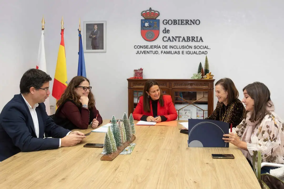 13:00 horas. Consejer&iacute;a de Inclusi&oacute;n Social

La consejera de Inclusi&oacute;n Social, Juventud, Familias e Igualdad, Bego&ntilde;a G&oacute;mez del R&iacute;o, preside el Patronato de la Fundaci&oacute;n C&aacute;ntabra para la Salud y Bienestar Social.