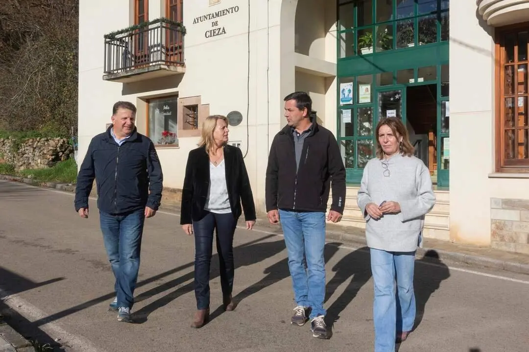 12:00 horas. Ayuntamiento. Bo. La rueda, 125. Villayuso
La consejera de Desarrollo Rural, Ganader&iacute;a, Pesca y Alimentaci&oacute;n, Mar&iacute;a Jes&uacute;s Susinos, realiza una visita institucional a Cieza.