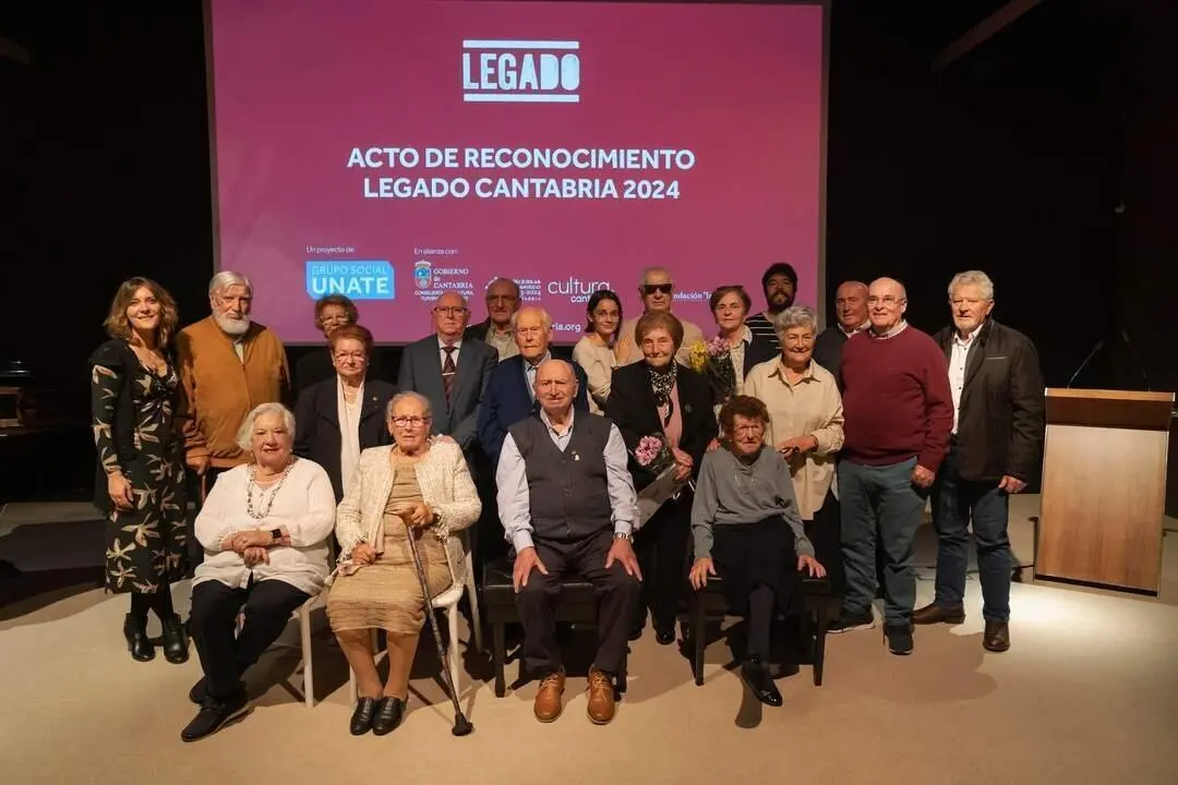 Acto de reconocimiento a los particip&agrave;ntes de la edici&oacute;n Legado 2024 en la sala casyc  de Santander