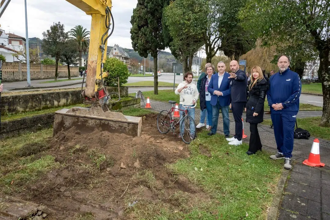 11:15 horas. https://maps.app.goo.gl/Vov365QMj4ybKbxw5 	

El consejero de Fomento, Vivienda, Ordenaci&oacute;n del Territorio y Medio Ambiente, Roberto Media, visita actuaciones de su departamento en Laredo.