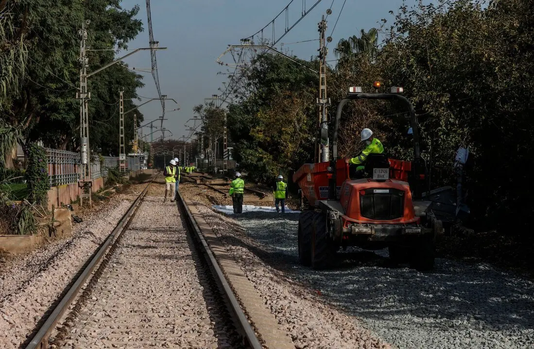 ROBER SOLSONA&hellip;.20241202&hellip;VALENCIA&hellip;&hellip;VISITA A LAS OBRAS DE ACONDICIONAMIENTO DE LAS VIAS DEL TREN A SU PASO POR EL BARRANCO DEL POYO (MASSANASA).