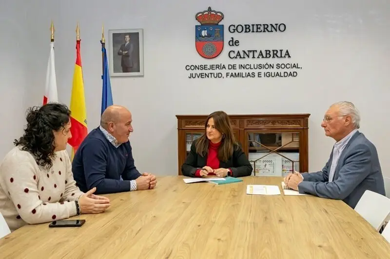 09:30 horas. Despacho de la consejera

La consejera de Inclusi&oacute;n Social, Juventud, Familias e Igualdad, Bego&ntilde;a G&oacute;mez, recibe al alcalde de Cartes, Agust&iacute;n Molleda Guti&eacute;rrez.