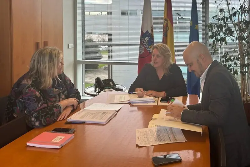 11:00 horas. Despacho de la consejera

La consejera de Desarrollo Rural, Ganader&iacute;a, Pesca y Alimentaci&oacute;n, Mar&iacute;a Jes&uacute;s Susinos, recibe a la alcaldesa de los Tojos, M&ordf; Bel&eacute;n Ceballos de la Herr&aacute;n.