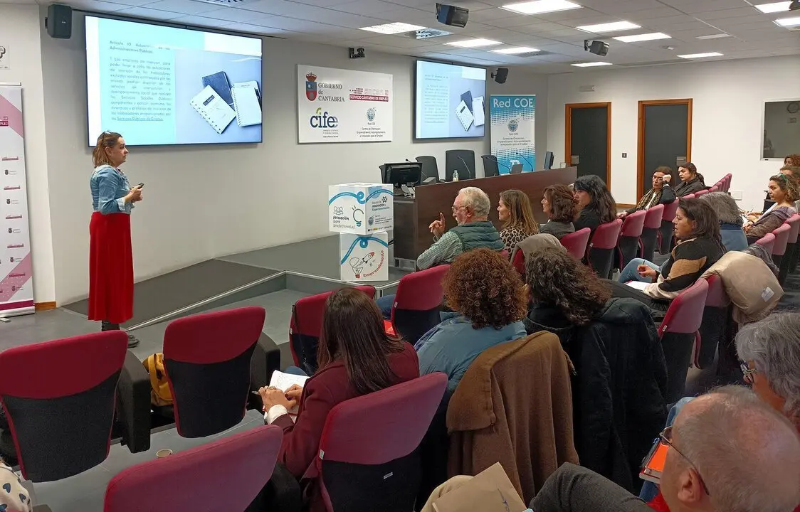 Caf&eacute; conocimiento COE Cantabria Empleo

 

El Centro de Orientaci&oacute;n y Emprendimiento (COE) de Cantabria, dependiente del Ejecutivo auton&oacute;mico, a trav&eacute;s de la Consejer&iacute;a de Industria, Empleo, Innovaci&oacute;n y Comercio, ha puesto en marcha un ciclo de encuentros formativos que, bajo el t&iacute;tulo de &lsquo;Caf&eacute; del Conocimiento&rsquo;, pretende reunir el &uacute;ltimo lunes de cada mes en su sede de Torrelavega a expertos en procesos de orientaci&oacute;n, inserci&oacute;n y formaci&oacute;n laboral continua con el fin de impulsar programas y medidas de empleo con un enfoque claramente innovador.

 30 ENE 25