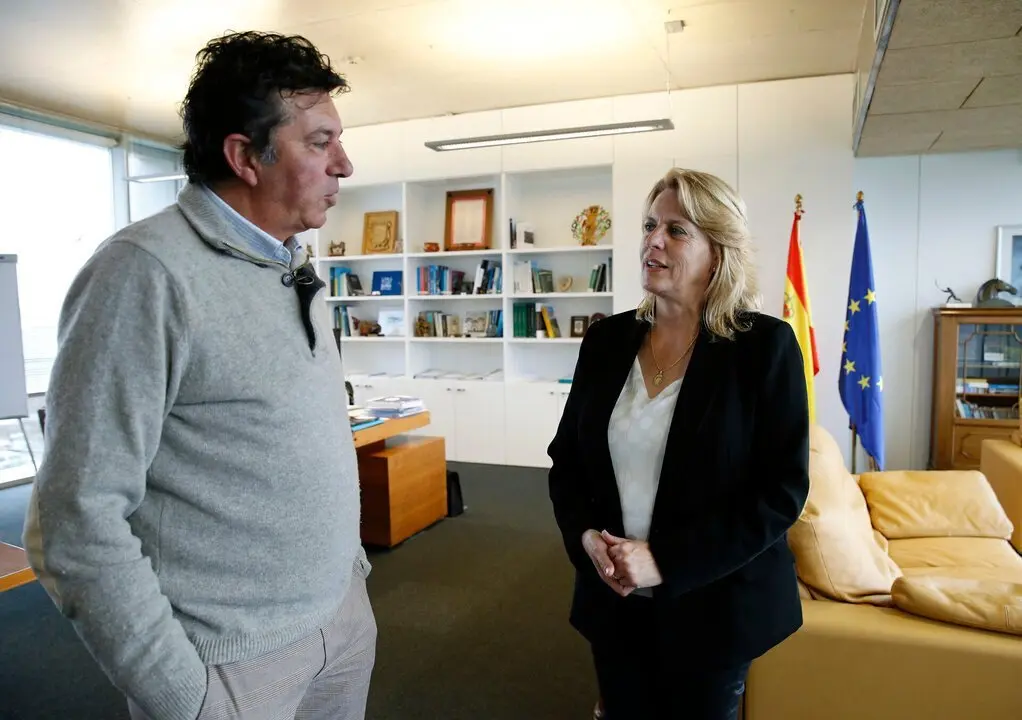 La consejera de Desarrollo Rural, Ganader&iacute;a, Pesca y Alimentaci&oacute;n, Mar&iacute;a Jes&uacute;s Susinos, recibe al alcalde de Bareyo, Pedro Prieto.
30 ENE 25