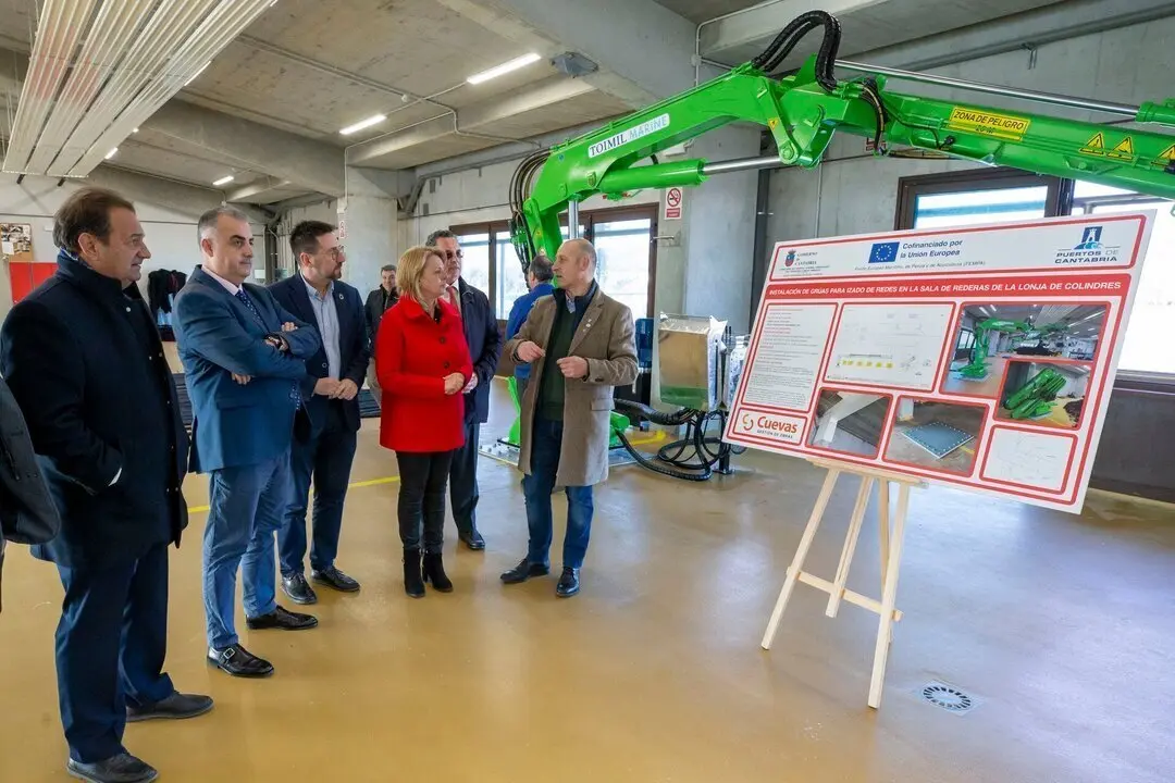 10:30 horas. Puerto de Colindres

Los consejeros de Fomento, Vivienda, Ordenaci&oacute;n del Territorio y Medio Ambiente, Roberto Media, y de Desarrollo Rural, Ganader&iacute;a, Pesca y Alimentaci&oacute;n, Mar&iacute;a Jes&uacute;s Susinos, inauguran las nuevas gr&uacute;as del puerto de Colindres.
31 ENERO 25 &copy; Miguel De la Parra
