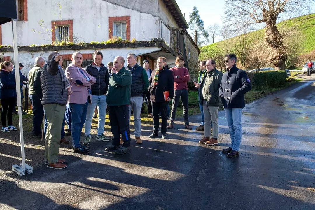 11:00 horas. Ruesga

El consejero de Fomento, Vivienda, Ordenaci&oacute;n del Territorio y Medio Ambiente, Roberto Media, visita el inicio de la obra de la carretera Mentera-Barruelo-La Alcomba.
3 feb 25 &copy; Miguel De la Parra