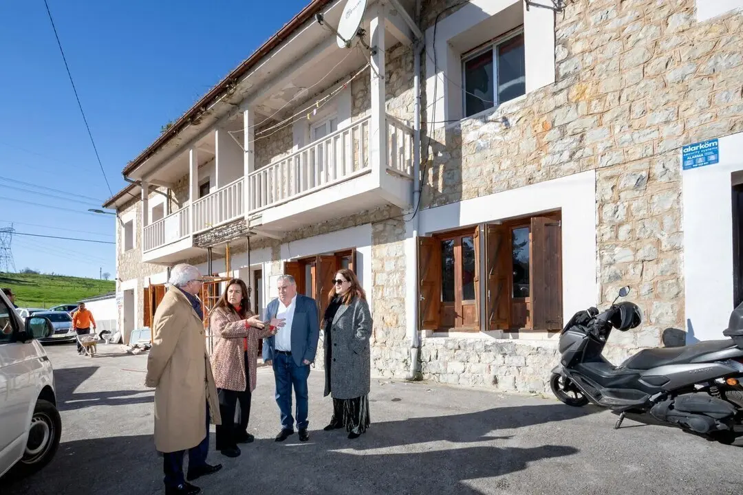 11.00 horas. Ayuntamiento de Ud&iacute;as

La consejera de Inclusi&oacute;n Social, Juventud, Familias e Igualdad, Bego&ntilde;a G&oacute;mez del R&iacute;o, visita las obras del centro comunitario de Ud&iacute;as.