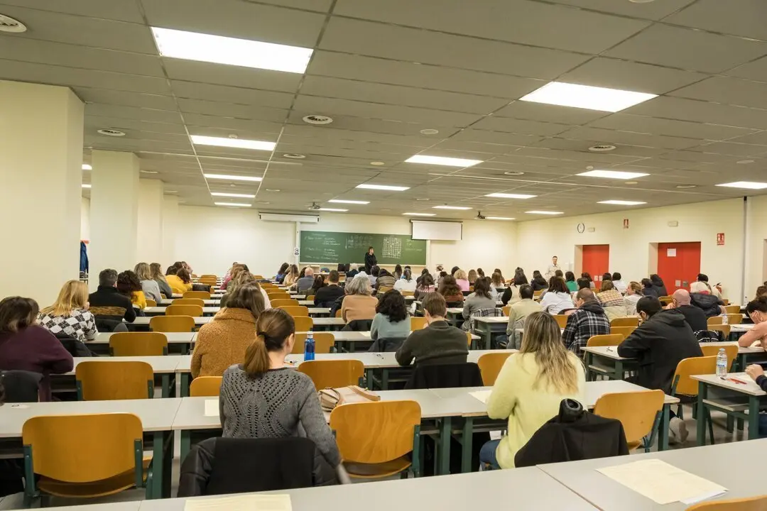 11: 00 horas. Universidad de Cantabria. Pruebas del concurso-oposici&oacute;n de la Administraci&oacute;n de la Comunidad Aut&oacute;noma de Cantabria para el Cuerpo General Auxiliar. 19 de enero de 2025 &copy; Ra&uacute;l Lucio