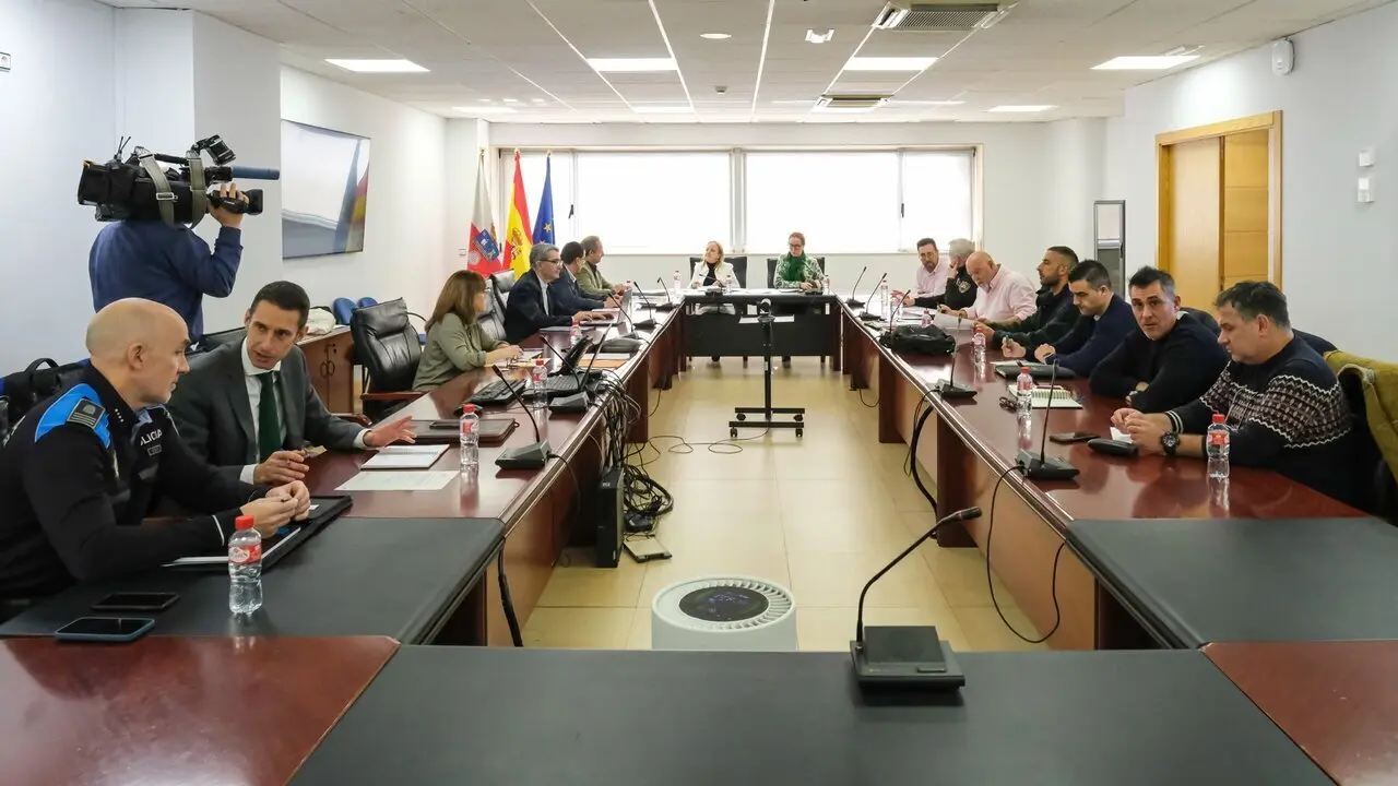 12:30 horas. Sala de videoconferencias. La consejera de Presidencia, Justicia Seguridad y Simplificaci&oacute;n Administrativa, Isabel Urrutia, preside la Comisi&oacute;n de Coordinaci&oacute;n de la Polic&iacute;a Local. 6 de febrero de 2025 &copy; Ra&uacute;l Lucio