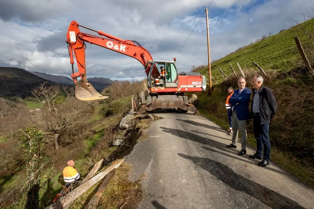 11:00 horas. https://maps.app.goo.gl/XN1UoeFPSNT5QFea6
El consejero de Fomento, Vivienda, Ordenaci&oacute;n del Territorio y Medio ambiente, Roberto Media, inaugura actuaciones en el municipio de Soba.