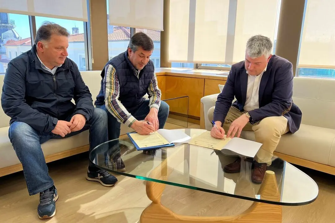 12:30 horas. Despacho del consejero
El consejero de Econom&iacute;a, Hacienda, Fondos Europeos y Financiaci&oacute;n Auton&oacute;mica, Luis &Aacute;ngel Ag&uuml;eros, firma un convenio con el Ayuntamiento de Cieza.
11 FEB 25 &copy; Oficina de comunicaci&oacute;n