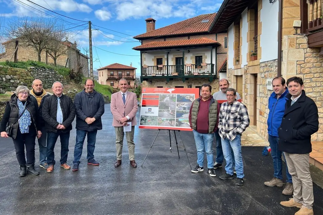 11:30 horas. Cl. San Mart&iacute;n, s/n. Ayuntamiento de Villafufre
El consejero de Fomento, Vivienda, Ordenaci&oacute;n del Territorio y Medio ambiente,
Roberto Media, acude a la inauguraci&oacute;n del asfaltado en San Mart&iacute;n. 12 feb 25 &copy;&nbsp;Oficina de comunicaci&oacute;n