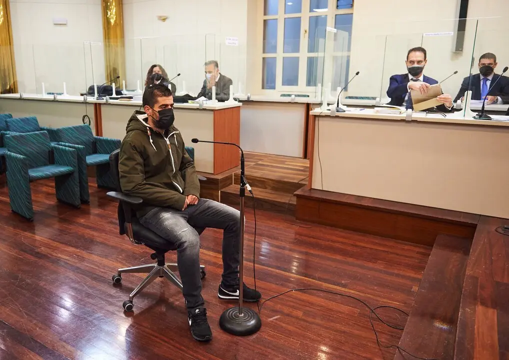 23/11/21  SANTANDER
ep juicio  Ecomasa
Juicio contra el conductor acusado de homicidio por imprudencia grave al chocar su veh&iacute;culo en la rotonda de Corb&aacute;n con otro en el que viajaban dos mujeres que fallecieron



FOTO: Juan Manuel Serrano Arce