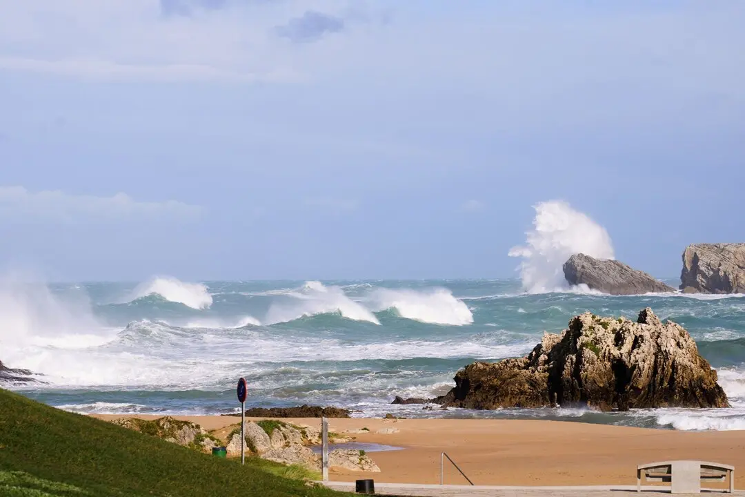 2/11/23  Santander
ep temporal olas 



FOTO: Juanma Serrano