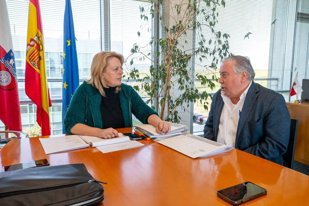 11:30 horas. Despacho de la consejera
La consejera de Desarrollo Rural, Ganader&iacute;a, Pesca y Alimentaci&oacute;n, Mar&iacute;a Jes&uacute;s
Susinos, se re&uacute;ne con el alcalde de Ud&iacute;as, Fernando Fern&aacute;ndez. 26 FEB 25 &copy; Miguel De la Parra