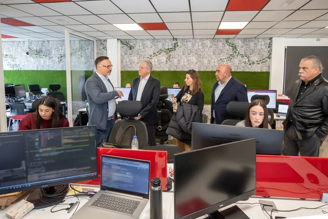 10.30 horas. SOINCON. Centro de Negocios Guarnizo

El consejero de Industria, Empleo, Innovaci&oacute;n y Comercio, Eduardo Arasti, visita las instalaciones de SOINCON.