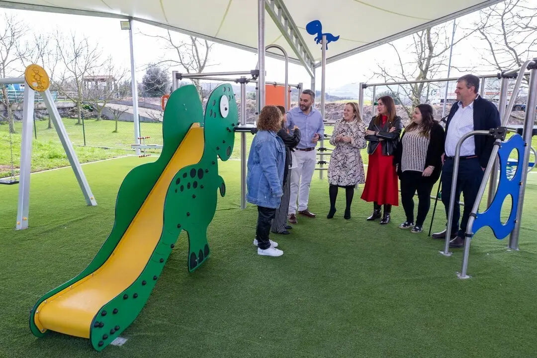 12:00 horas. Ribamont&aacute;n al Monte. La Sota
La consejera de Presidencia, Justicia, Seguridad y Simplificaci&oacute;n Administrativa,
Isabel Urrutia, inaugura la obra de mejora del &aacute;rea de recreo del barrio de La Sota,
en Ribamont&aacute;n al Monte 7 MARZO 25 &copy; Miguel De la Parra