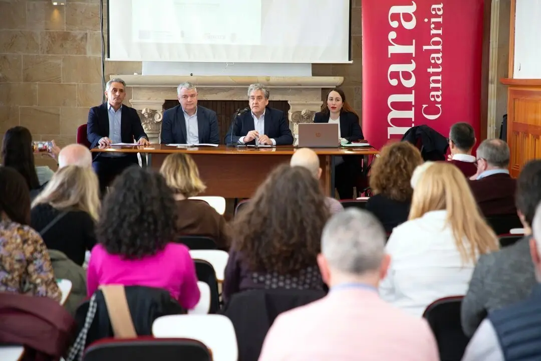Reinosa. Biblioteca P&uacute;blica S&aacute;nchez D&iacute;az

El consejero de Econom&iacute;a, Hacienda, Financiaci&oacute;n Auton&oacute;mica y Fondos Europeos, Luis &Aacute;ngel Ag&uuml;eros, presenta el proyecto &lsquo;Tri Rural Tech&rsquo;.

NR &copy;
10 MAR 25