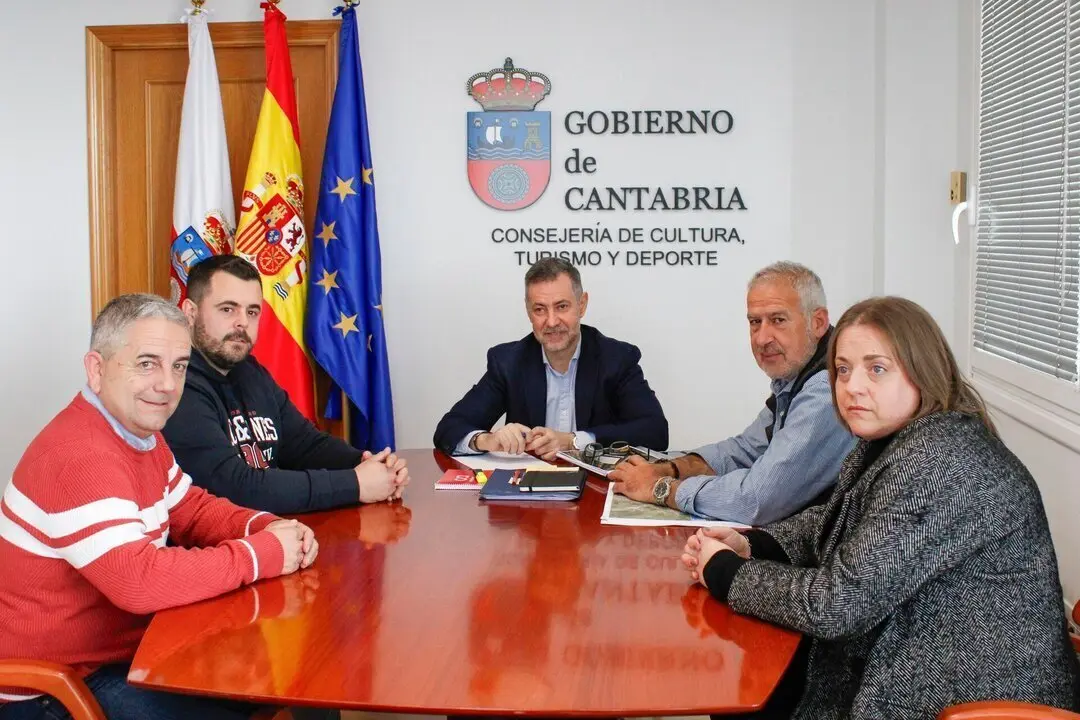10:00 horas. Despacho del consejero 
El consejero de Cultura, Turismo y Deporte, Luis Mart&iacute;nez Abad, se re&uacute;ne con el alcalde de Hazas de Cesto.