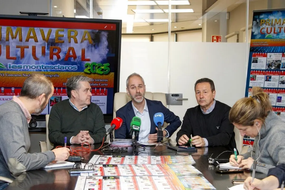 10:00 horas. Sala Blanca, Consejer&iacute;a de Educaci&oacute;n

El consejero de Educaci&oacute;n, Formaci&oacute;n Profesional y Universidades, Sergio Silva, presenta, en rueda de prensa, la &lsquo;Primavera Cultural&rsquo; del IES Montesclaros.