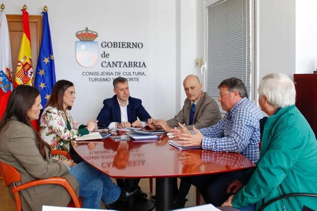 12:30 horas. Despacho del consejero
El consejero de Cultura, Turismo y Deporte, Luis Mart&iacute;nez Abad, se re&uacute;ne con la Asociaci&oacute;n Guerras C&aacute;ntabras.