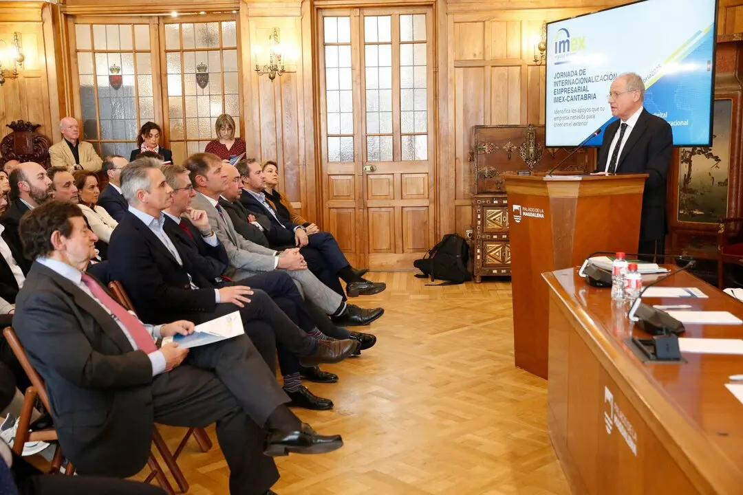 El consejero de Industria, Empleo, Innovaci&oacute;n y Comercio, Eduardo Arasti, inaugura la I Jornada de Internacionalizaci&oacute;n Empresarial IMEX-Cantabria.
20 MAR 25