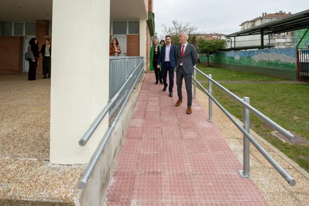 11:00 horas. Cl. R&iacute;a del As&oacute;n, Colindres

El consejero de Educaci&oacute;n, Formaci&oacute;n Profesional y Universidades, Sergio Silva, visita el fin de las obras en el CEIP Pedro del Hoyo.