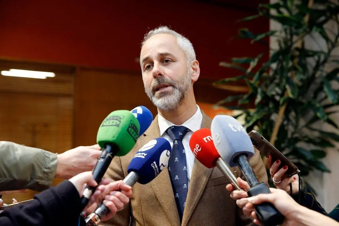 El consejero de Educaci&oacute;n, Formaci&oacute;n Profesional y Universidades, Sergio Silva, realiza declaraciones antes de las reuniones con los Comit&eacute;s de Directores de Primaria y Secundaria.
25 mar 25