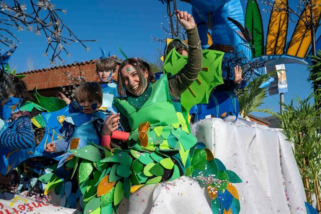 Desfile Fiestas San Jose 25-18