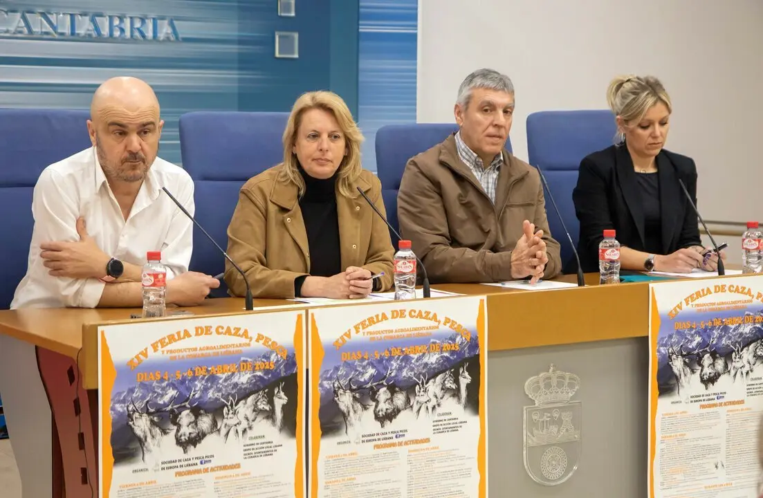 La consejera de Desarrollo Rural, Ganader&iacute;a, Pesca y Alimentaci&oacute;n, Mar&iacute;a Jes&uacute;s Susinos, presenta, en rueda de prensa, la XIV Feria de Caza, Pesca y Productos Agroalimentarios de la Comarca de Li&eacute;bana
Eva Laza &copy;
1 abr 25
