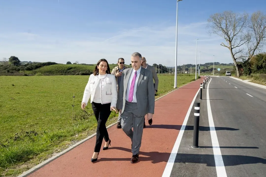 11:00 horas. Santa Cruz de Bezana https://maps.app.goo.gl/DsSRKGGaqn1KZMut7

El consejero de Fomento, Vivienda, Ordenaci&oacute;n del Territorio y Medio Ambiente, Roberto Media, inaugura el paseo de Prezanes.