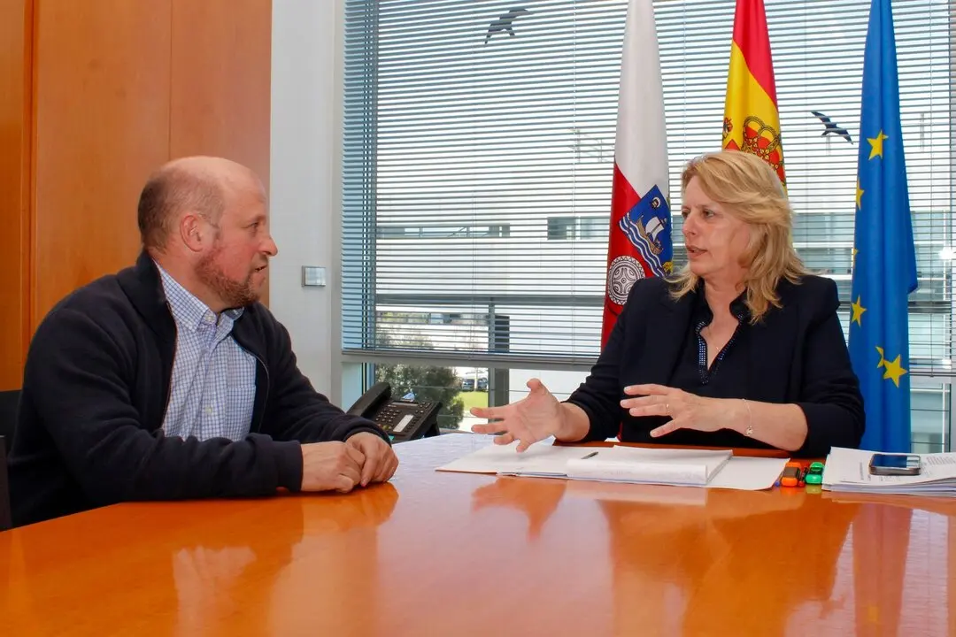 12:30 horas. Despacho de la consejera

La consejera de Desarrollo Rural, Ganader&iacute;a, Pesca y Alimentaci&oacute;n, Mar&iacute;a Jes&uacute;s Susinos, recibe al alcalde de B&aacute;rcena de Pie de Concha, Agust&iacute;n Mantec&oacute;n.