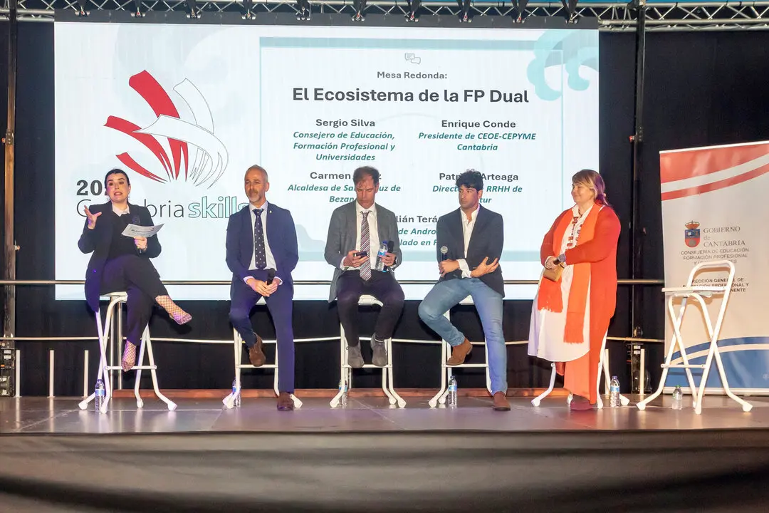 10.15 horas. Sal&oacute;n de actos del IES Pe&ntilde;acastillo

El consejero de Educaci&oacute;n, Formaci&oacute;n Profesional y Universidades, Sergio Silva, participa en la mesa redonda &lsquo;El ecosistema FP Dual&rsquo;, con motivo de las Cantabria Skills 2025.