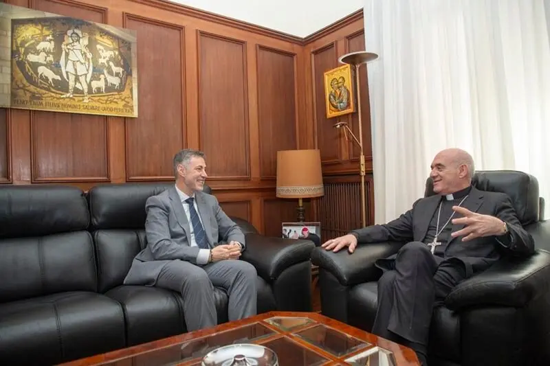 El consejero de Cultura, Turismo y Deporte, Luis Mart&iacute;nez Abad, se re&uacute;ne con el Obispo de Santander, Mons. Arturo Pablo Ros
Nacho Romero &copy;
10 abr 25