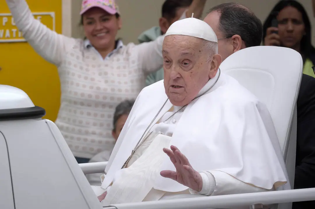 VATICAN CITY, VATICAN - APRIL 20: Pope Francis tours St. Peter's Square in his popemobile after bestowing the Urbi et Orbi blessing at the end of the Easter mass  in St. Peter's Square at the Vatican Sunday, April 20, 2025