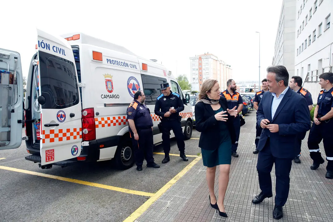 La consejera de Presidencia, Justicia, Seguridad y Simplificaci&oacute;n Administrativa, Isabel Urrutia, presenta un nuevo veh&iacute;culo para protecci&oacute;n civil. 
23 abr 25