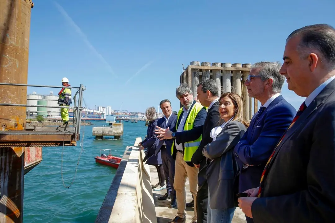 La presidenta de Cantabria, Mar&iacute;a Jos&eacute; S&aacute;enz de Buruaga, asiste al acto de inicio de las obras del tac&oacute;n y rampa del Muelle 9 de Raos.
25 abri 25