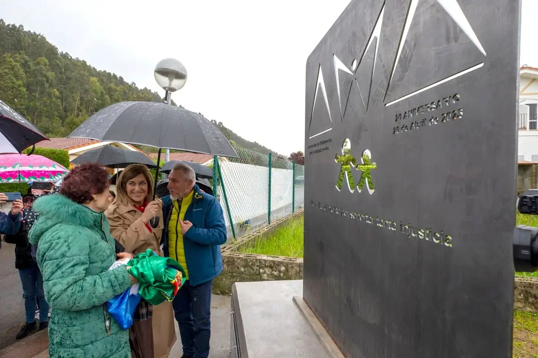 12:30 horas. Urbanizaci&oacute;n Pueblo del Mar 1, Argo&ntilde;os
La presidenta de Cantabria, Mar&iacute;a Jos&eacute; S&aacute;enz de Buruaga, asiste a la conmemoraci&oacute;n del XX Aniversario de AMA. 26 ABRIL 25 &copy; Miguel De la Parra